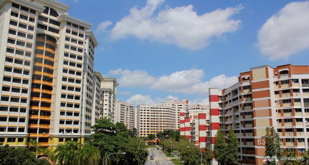 ChannelNewsAsia's tweet photo. MP Louis Ng submits petition for inclusive public housing for single parents https://t.co/Zg7lRD4hyZ https://t.co/EdpGM4Ckyo