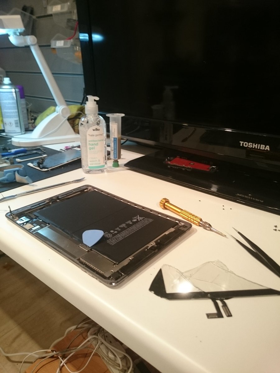 TechlabRepair's tweet image. We're hard at work repairing some #Apple devices today! Here's a picture of what the #Techlab team is up to on this very busy #Monday