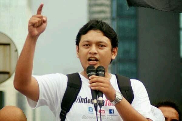 malakmalakmal's tweet photo. Jangan banyak omong soal HAM kalo gak peduli #Rohingya! 

https://t.co/Kx1krE7aJ8 https://t.co/UTeqe7pxeR