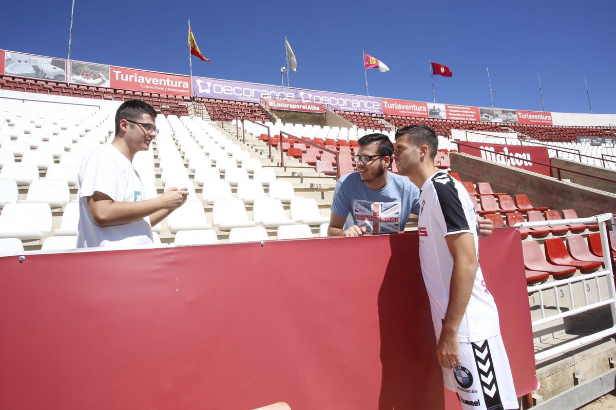 AlbaceteBPSAD's tweet image. 👕 | PRESENTACIÓN | Héctor 

&quot;Estoy encantando de volver aquí y defender este escudo&quot; 
⚪️🦇 
#AúpaAlba 

➡️ albacetebalompie.es/hector-hernand…