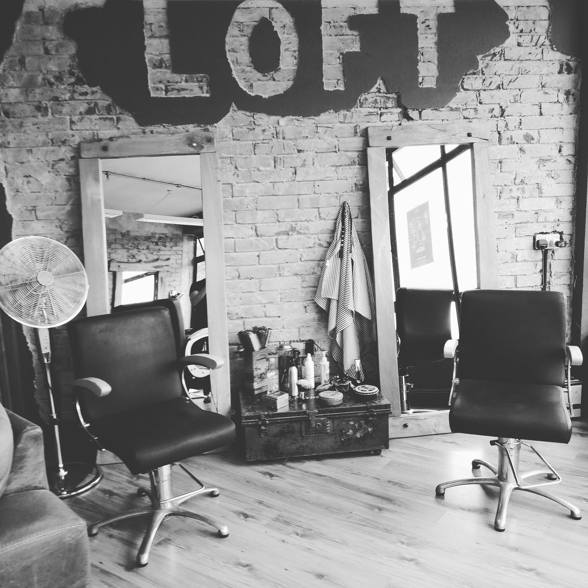 hairexeter's tweet photo. The loft Barbers #bestbarbersexeter #getagoodhaircut #chilledbarbers #greatatmosphere #livingthedream #barbersexeter #skinfadeexeter https://t.co/LGOo3FUH8B
