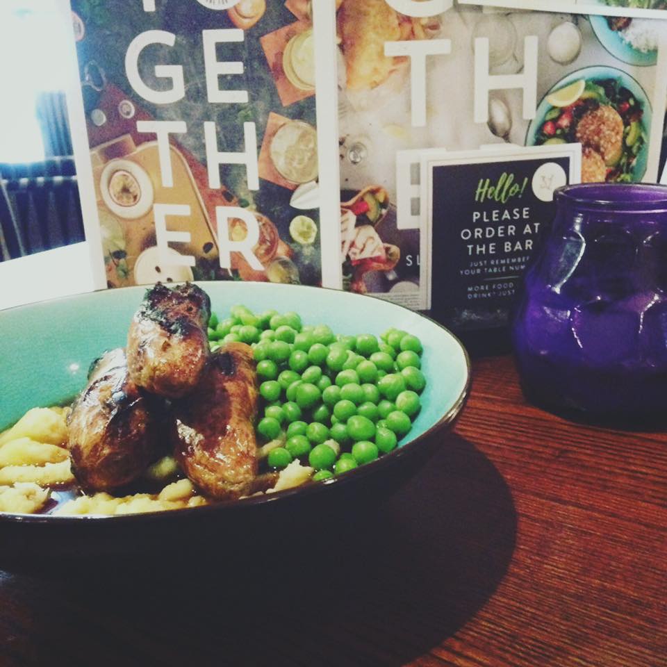 Slug_O2's tweet photo. Nothing like some good old comfort food once on Sunday! #homefood #relax #sausageandmash https://t.co/cSS5Jk2BBm