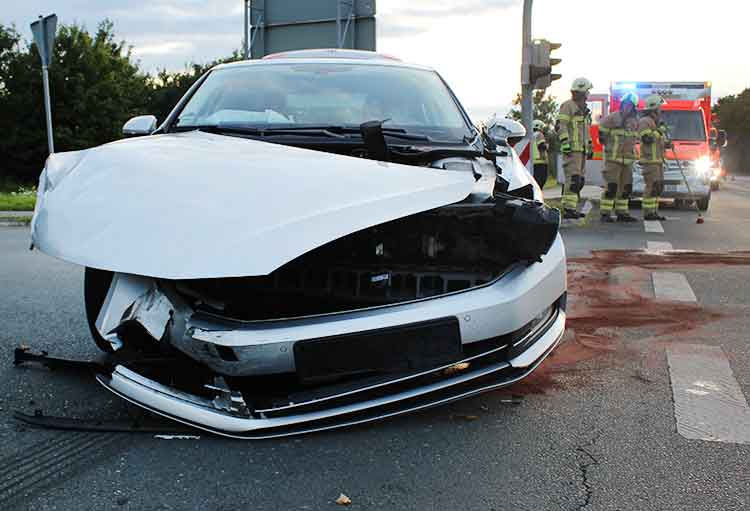 Ampel für beide Spuren grün? Zusammenstoß, drei Verletzte
#Paderborn #112magazin
Foto: <a href="/polizei_nrw_pb/">Polizei NRW PB</a> 

Mehr unter 110-ne.ws/rv6