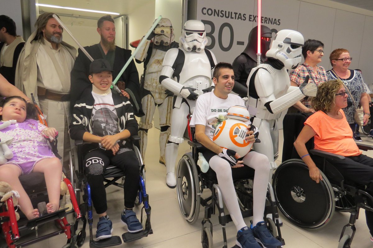 501stLegion's tweet photo. Members of the @legion501 visiting patients at el Hospital Virgen de la Salud! #501st #BadGuysDoingGood https://t.co/1pucVMGz1h