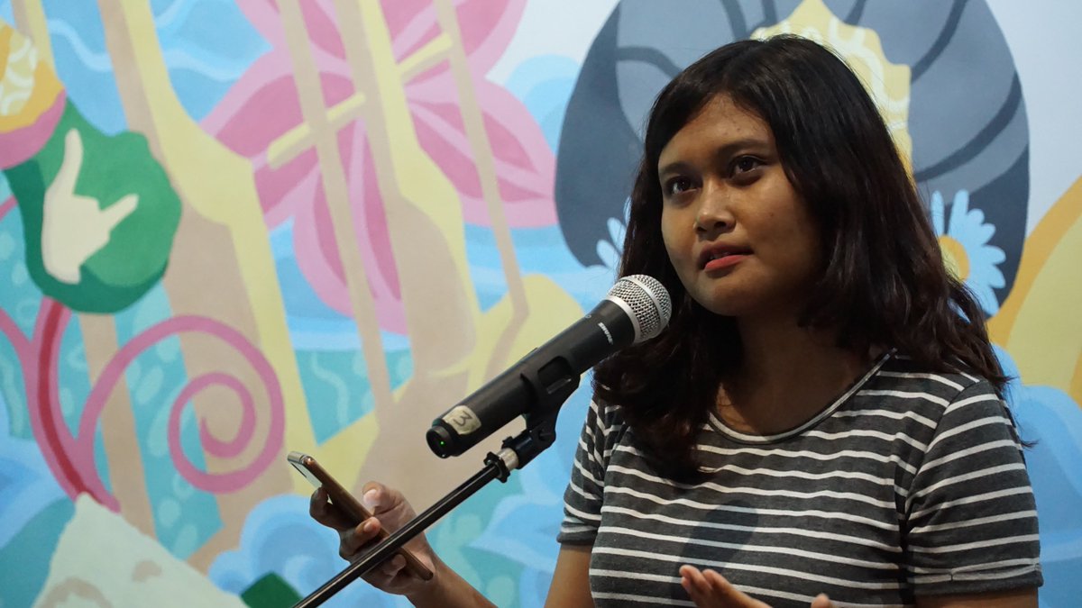 Dinda Larasati (<a href="/DindaDL/">Dinda Lestari</a>) ikut membawakan puisinya #BukaPuisiBersama #2 —