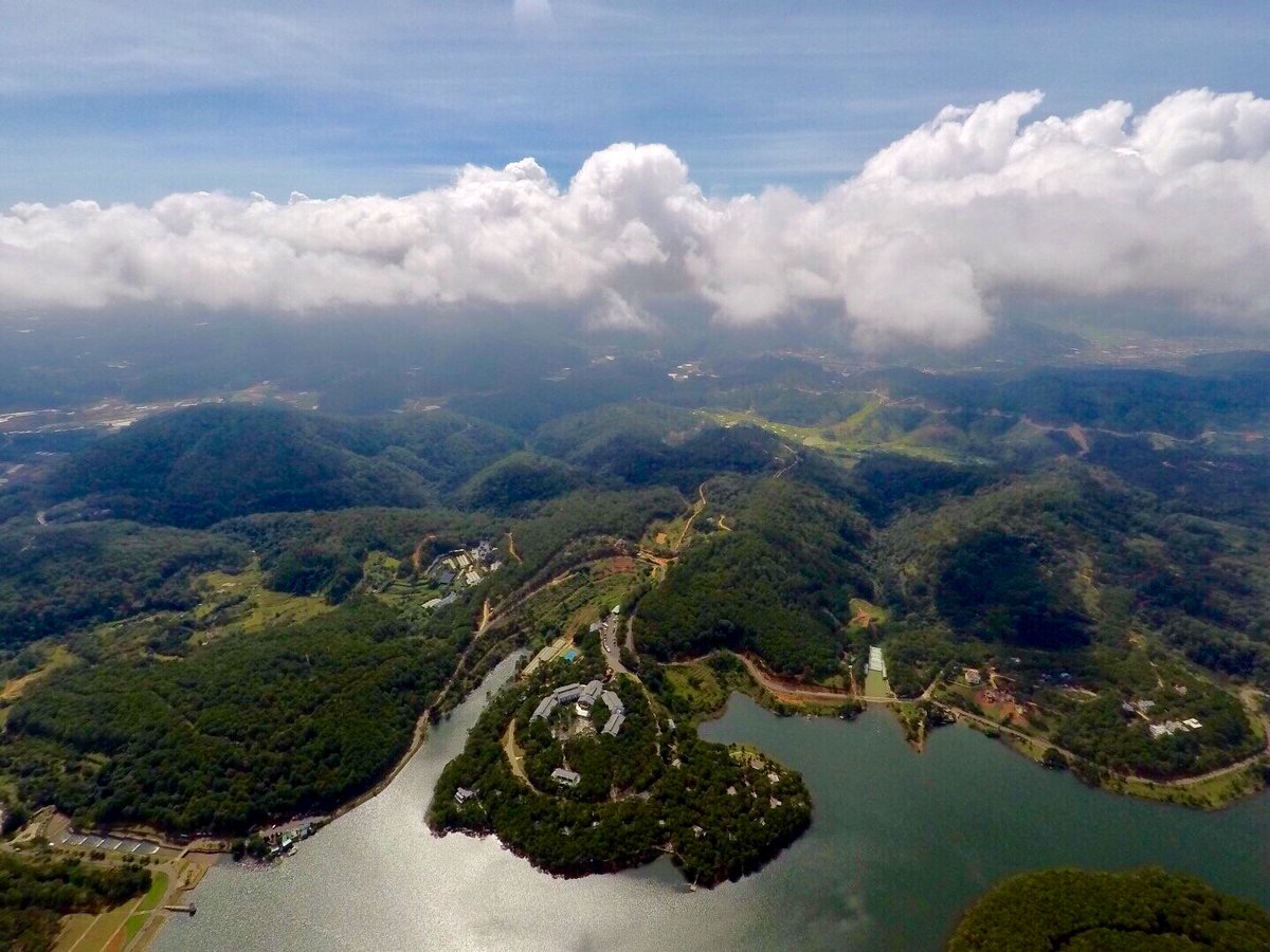 phukienGoPro's tweet photo. Tuyen Lam Lake ......from 1km above.
#goprokarma #karmadrones #pkgp #phukiengopro #tuyenlamlake https://t.co/9fNkfgUGrJ