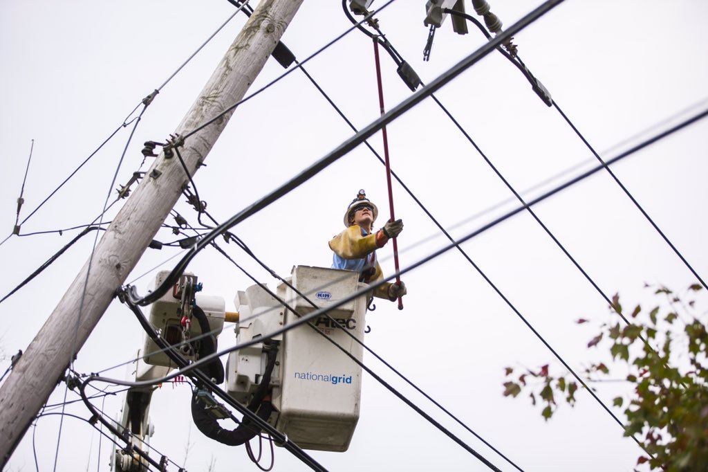 JamesGould21's tweet photo. Wow. 5.6M electric customers w/out power now in FL. @nationalgridus sending hundreds of pros from MA, NY, &amp; RI to help w restoration. #Irma https://t.co/YI7R9MRjXa