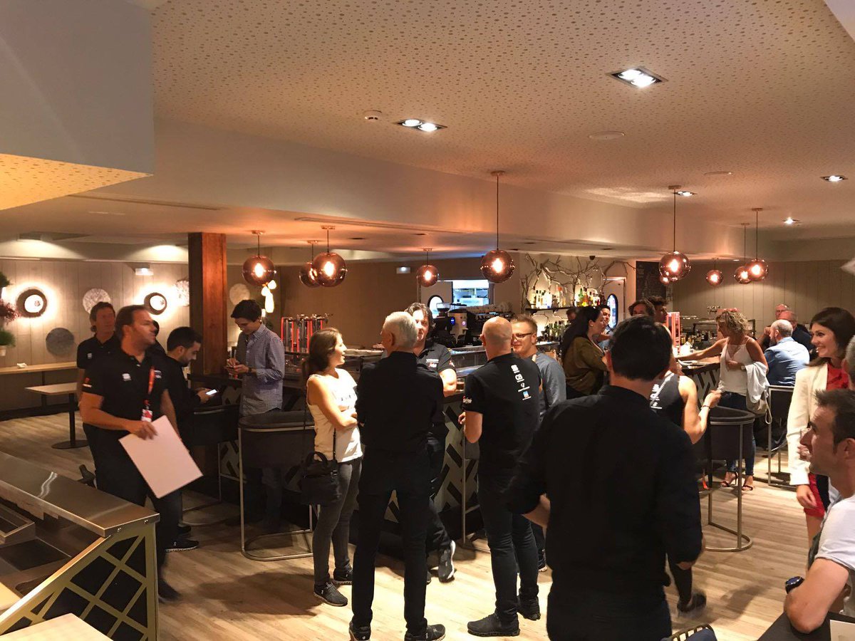 El gran <a href="/albertocontador/">Alberto Contador</a> y el equipo @TrekSegafredo celebrando en El Pradal su buena actuación en su última carrera como ciclista.
Gracias!!