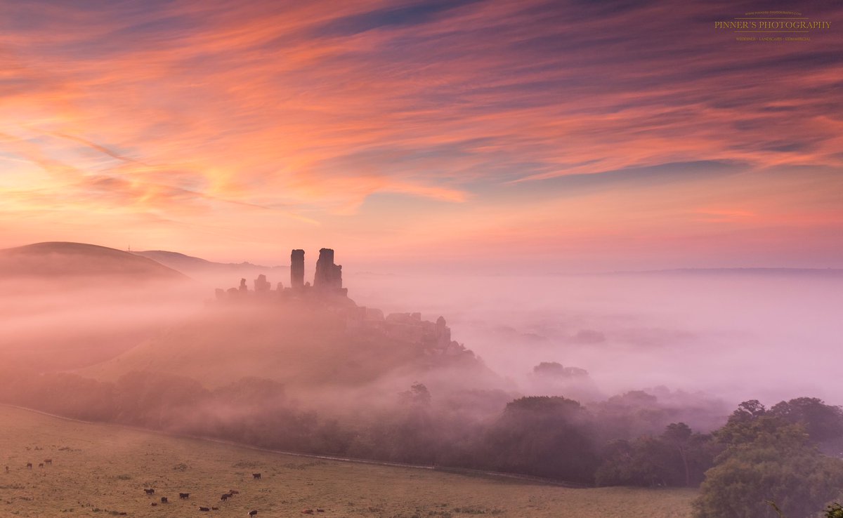 Matt_Pinner's tweet photo. Shot from my archive The morning I filed a 32gb card at #CorfeCastle @AP_Magazine @CanonUKandIE @BBCDorset @BBCEarth @LEEFilters @StormHour https://t.co/BnwCe6J4WV