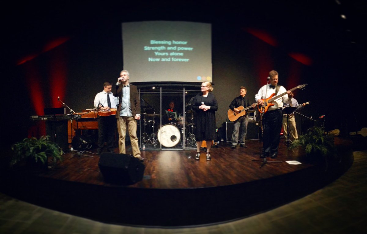 DonavonHill's tweet photo. AMAZING day @goLifePoint! Namesake tore it up &amp; Jesus was in the house! LOVE! ❤️🥁🎻🎼 #GenerationsSunday #2HG #JesusPeopleMission @shayneclif https://t.co/wGnM4LX0cm
