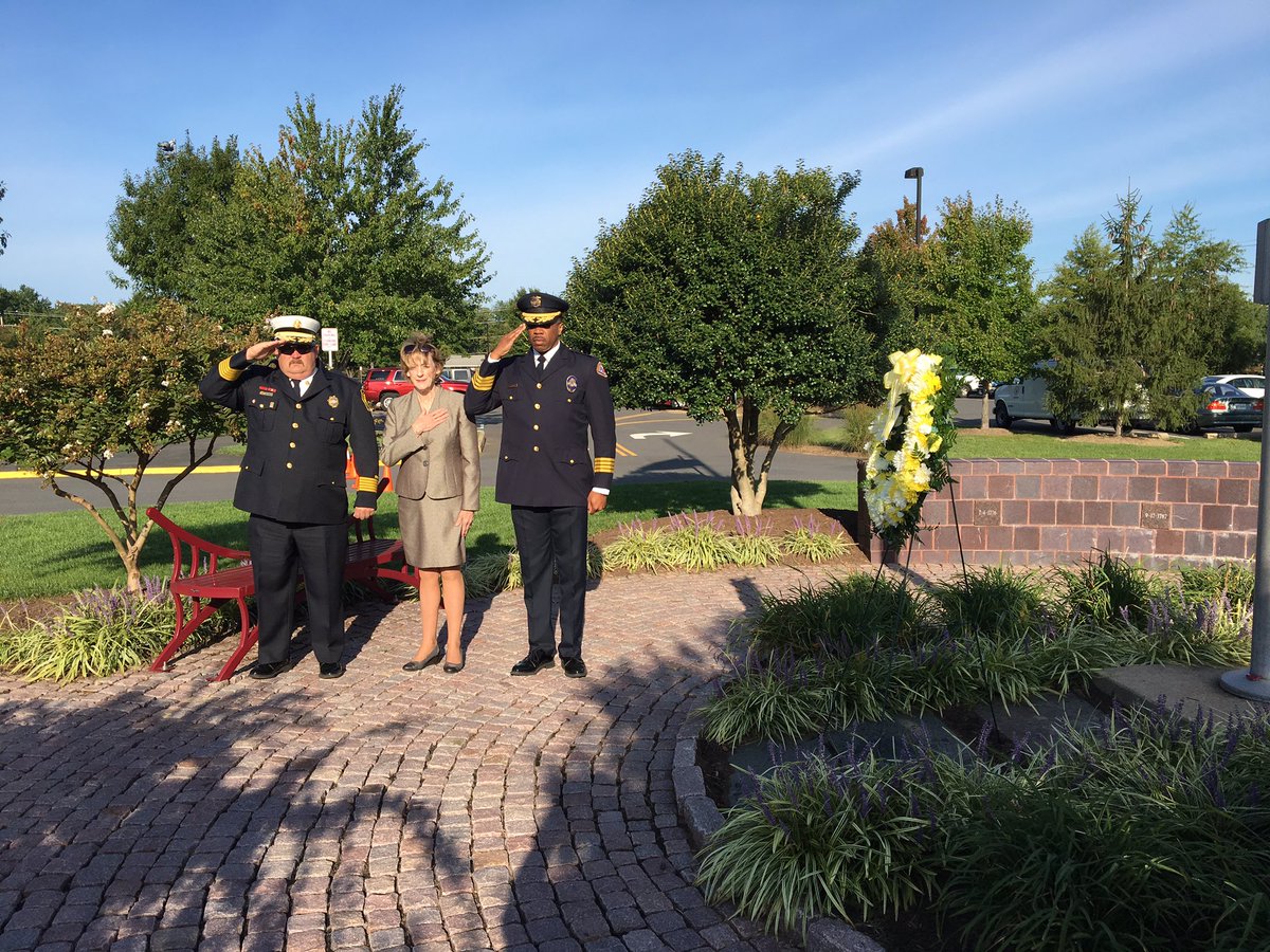 LeesburgPolice's tweet photo. @LeesburgPolice Chief Brown &amp; LCFR Chief Cook escorted @TownofLeesburg Mayor Burk to lay the wreath for the Sept 11th remembrance Ceremony. https://t.co/At8jpQQhzP