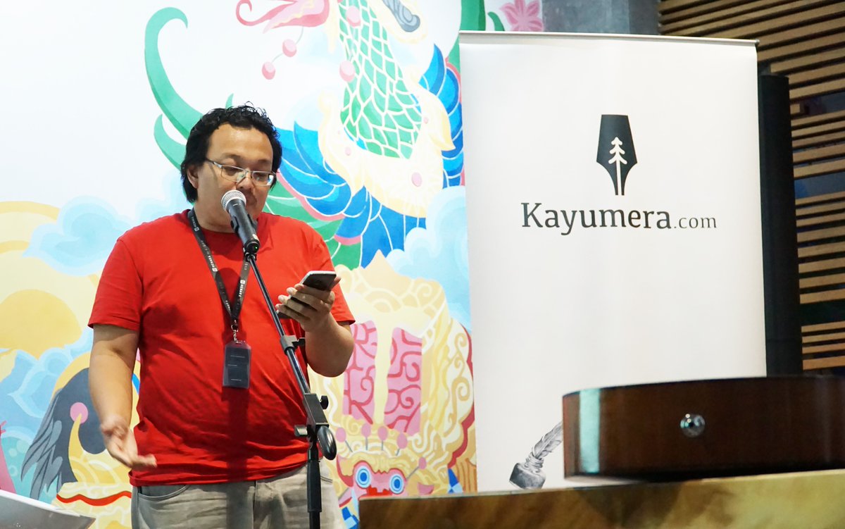 Mas <a href="/wicakhidayat/">Wicak Hidayat</a>, founder Kayumera, ikut membacakan puisinya di #BukaPuisiBersama #2 —