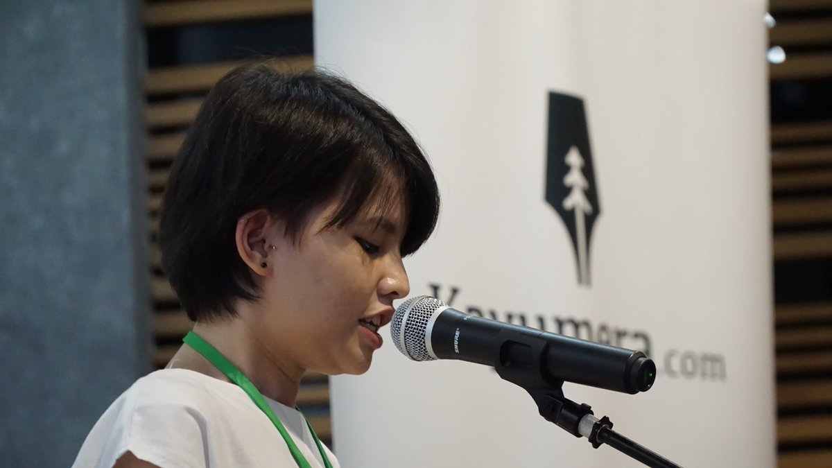 Ninoi Kiling (<a href="/ninoikeren/">ninoi hucklebaby</a>): "If you just wake up, wake up, wake up, one day you won't know why." #BukaPuisiBersama #2 —