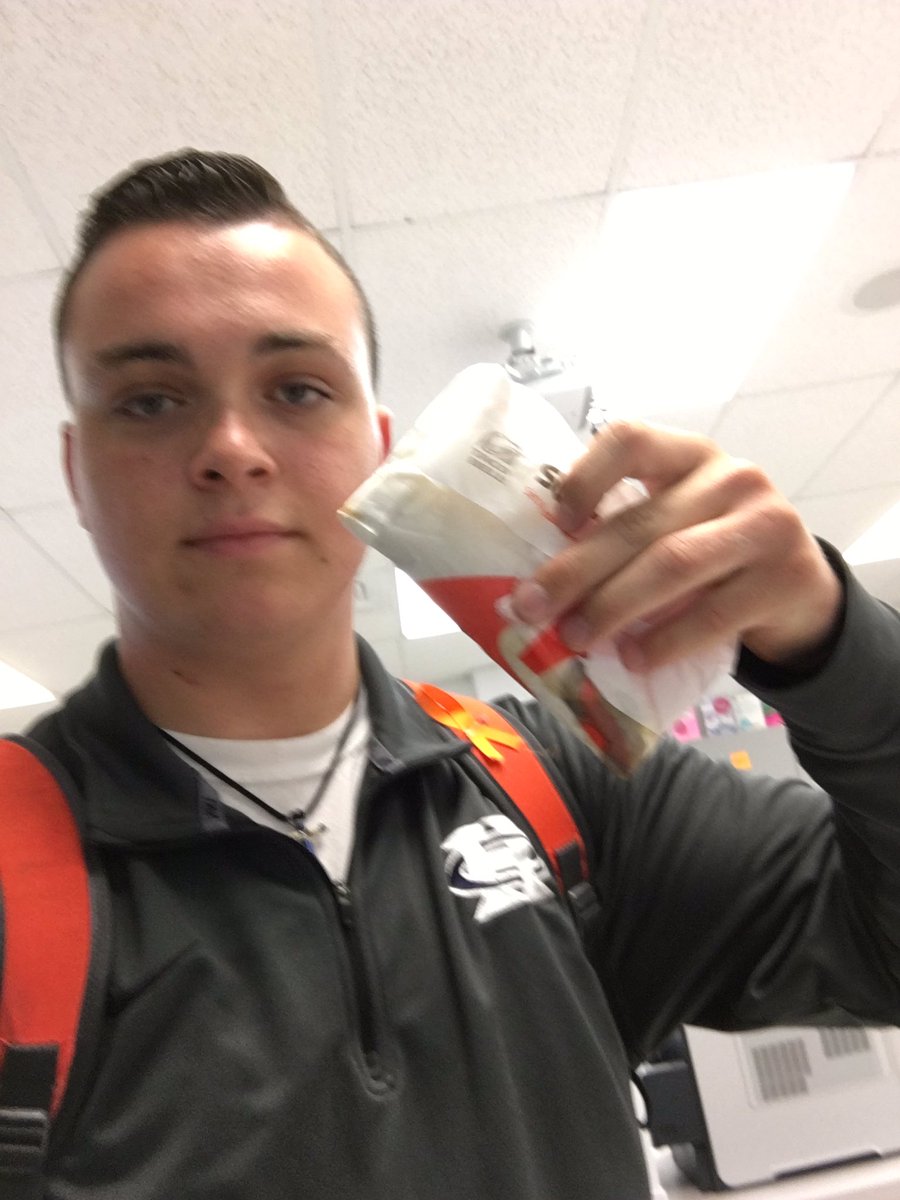 MrsCarlson_FHC's tweet photo. When your phone (and taco) gets stolen by your student...and you just find the evidence 😂#twodaysinarow #theregoesyourA  @DrewJames44 https://t.co/ujtyz7db6K