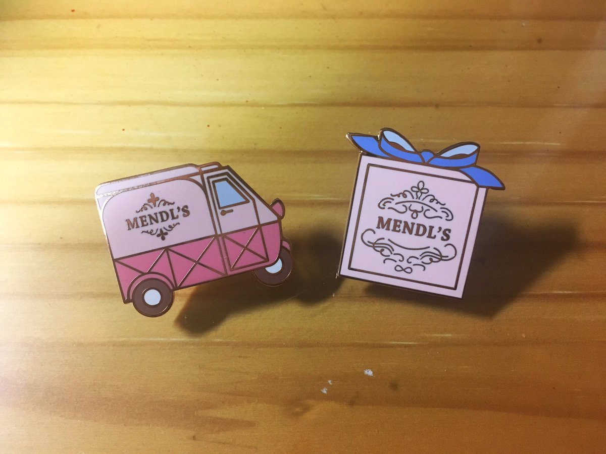 ddrng_'s tweet image. 그부페 뱃지 나왔습니다. 저번보다 색감이 여리여리하게 나왔어요 ㅎㅎ 나머지 한종은 아직 안 나와서 내일 아침에 픽업하러 갈 예정이에요!