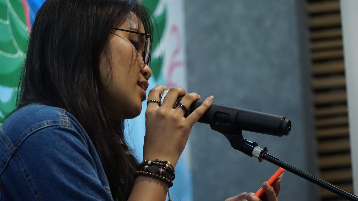 Sista Nareswari turut membacakan puisinya tentang kota di #BukaPuisiBersama #2 —