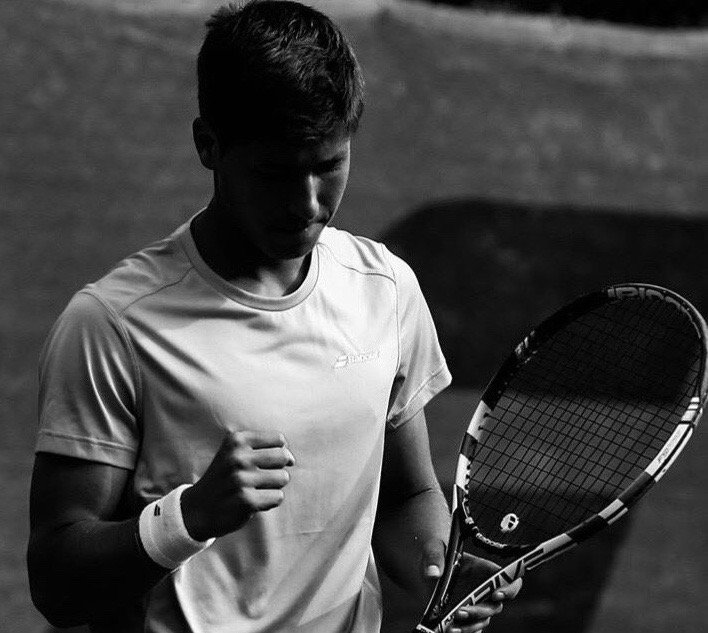 TennisActu's tweet photo. Découvrez l'incroyable histoire de Darko #Grncarov, jeune macédonien sorti du coma et de retour sur le circuit #ATP. https://t.co/T34HnIAQMu https://t.co/B5TQHp3zK5