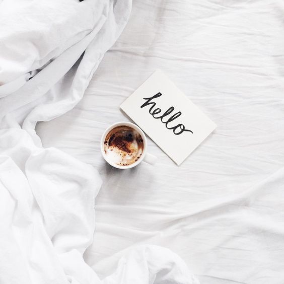 Al mal tiempo, un café y ganas de quedarse en la cama mirando fotos viejas para imprimir el próximo fotolibro!!! #recuerdos #fotos