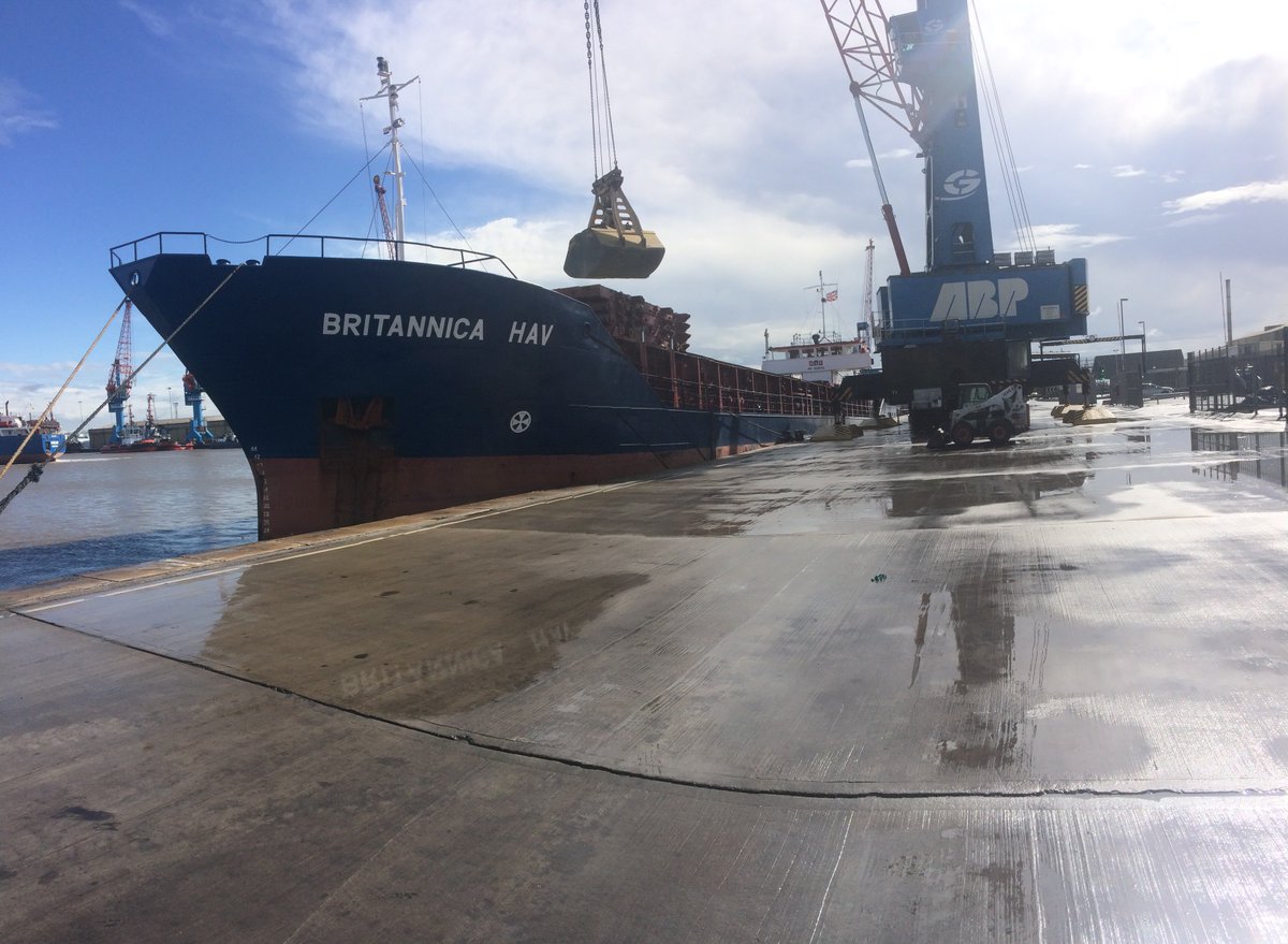 gp_shipping's tweet photo. It's been a bit stop start today with the rain but up and running again on the 'Britannica Hav' in Immingham @ABPHumber @abports21 https://t.co/ot4TOBRw7D