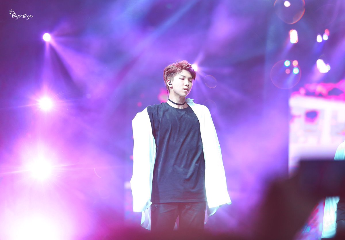 RM_PSTGA's tweet photo. 🍁
-
#HAPPYRMDAY
63 - 50
-
170401
#김남준 #RM @BTS_twt 
#LOVE_YOURSELF https://t.co/8QiYdfrjwR
