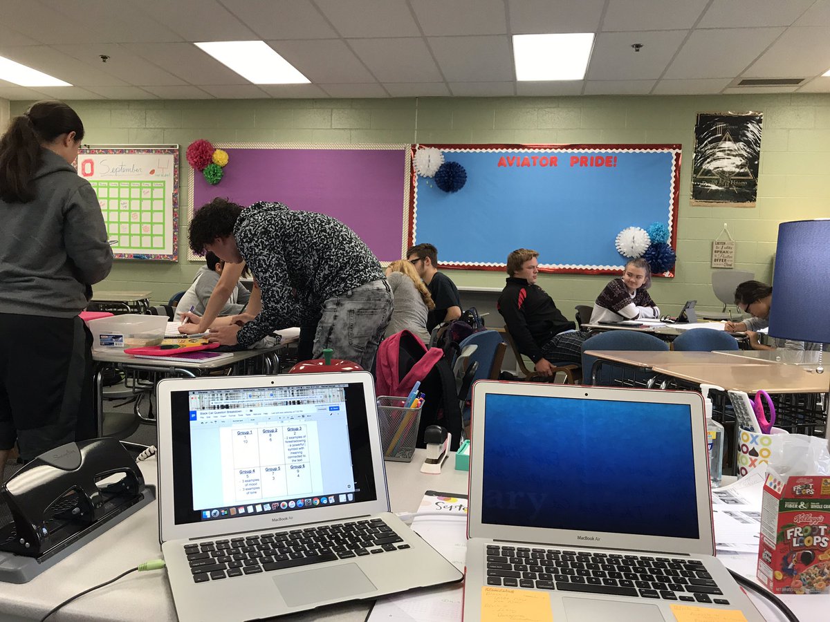 BeYourBestSelf3's tweet photo. Working hard on our "Black Cat" reflection posters! #RepThatA https://t.co/IbOFqtZVmD