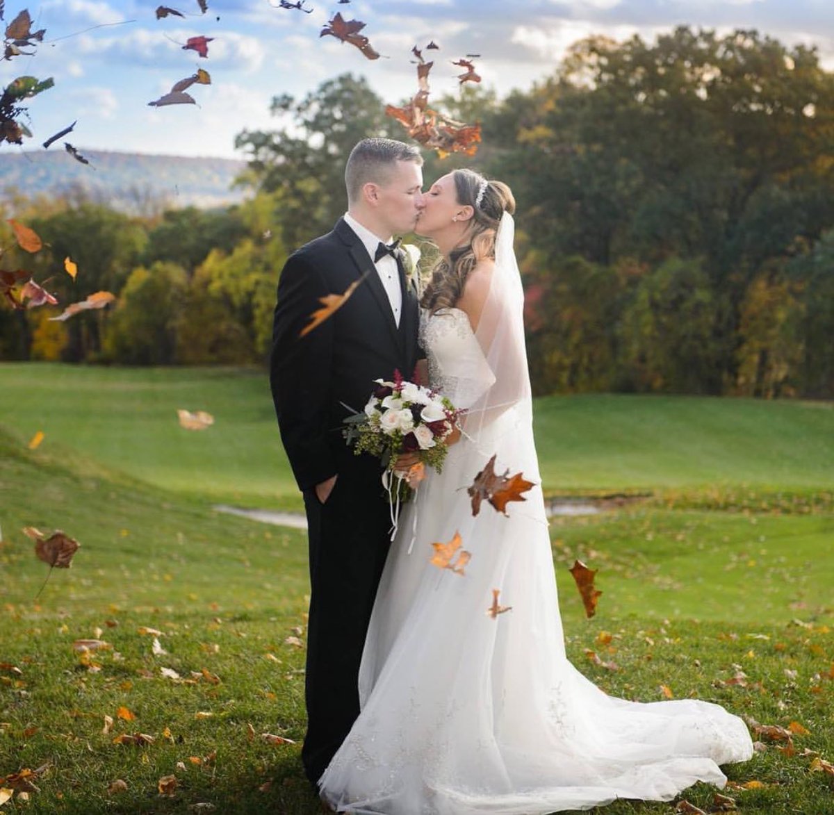 patriothills's tweet photo. As if we weren't already excited about Fall weddings 😬🍂💍
📸: @chris_carter_photography
#PatriotHills https://t.co/WC5L4A7ql0