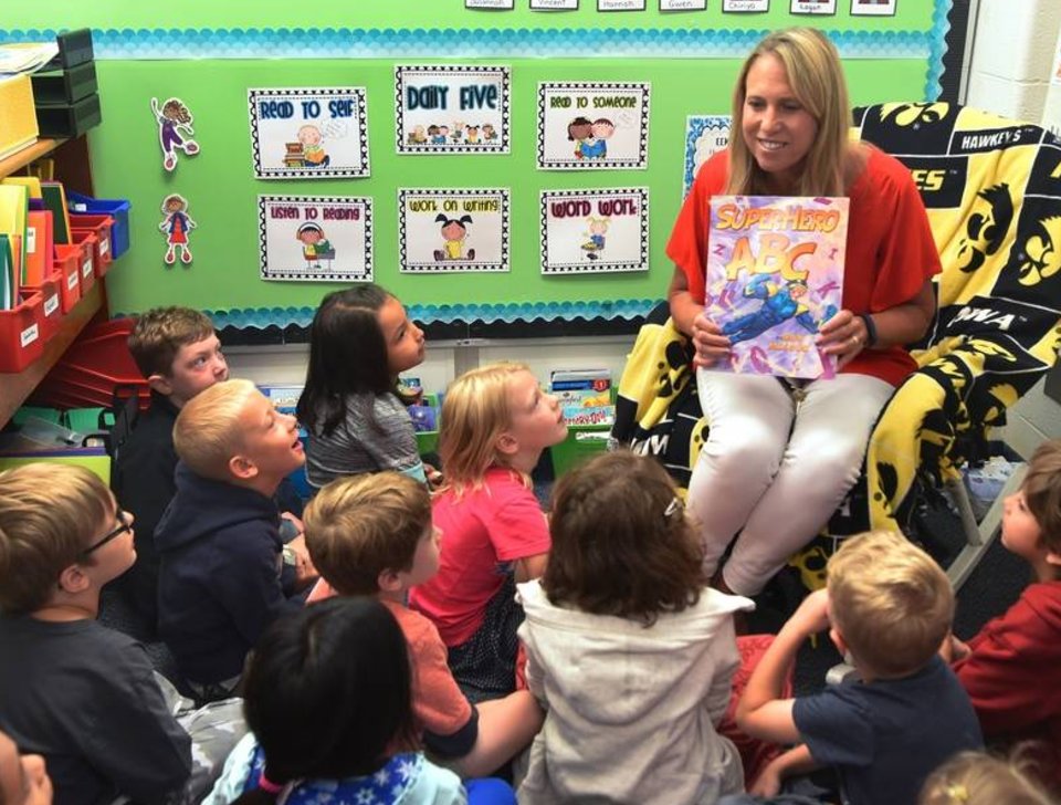 D15Schools's tweet photo. Longtime Lake Louise teacher Donna Zimmerman is featured in the @dailyherald today! https://t.co/PMTeQLtC21 #D15 #CCSD15 #D15Learns https://t.co/XVoyjLuzh2