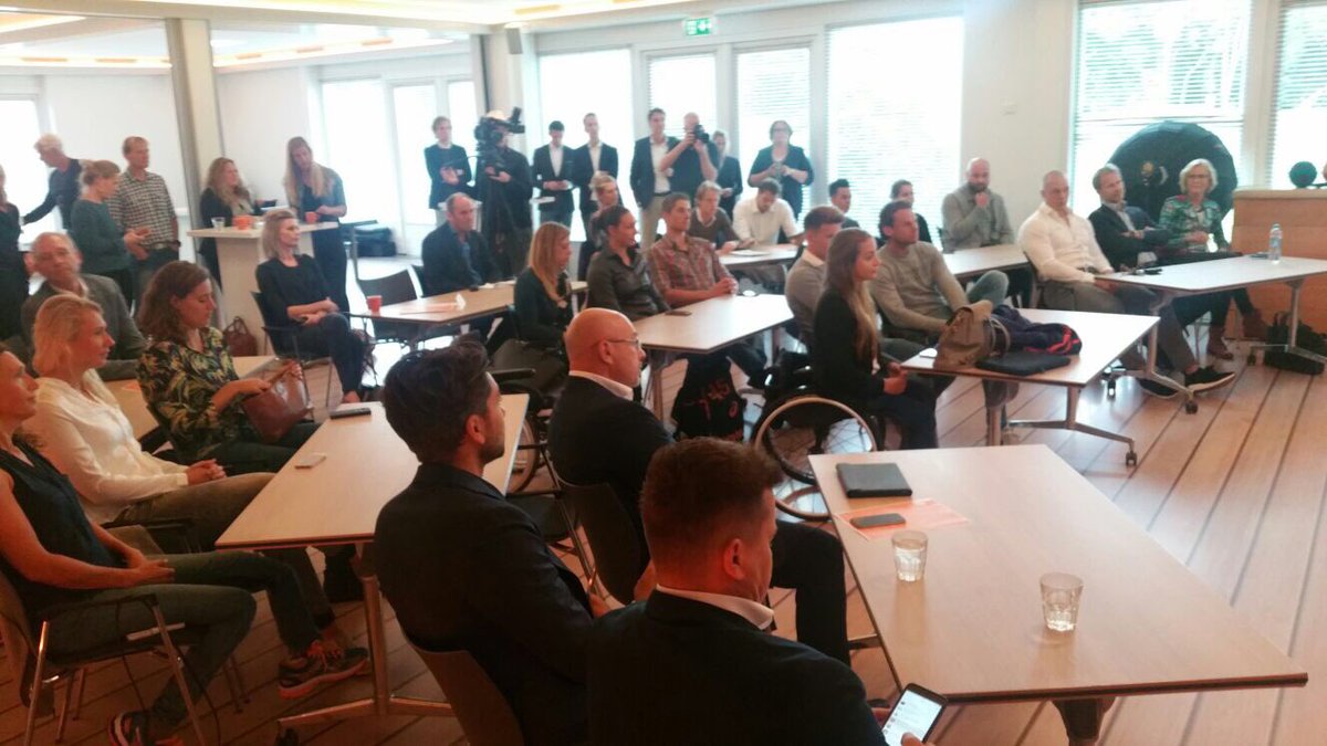 Vanmiddag #OpPapendal kick off van <a href="/MinVWS/">Ministerie van VWS</a> programma tweede carriere en de aftrap TeamNL@work. Sporters hebben er zin in!