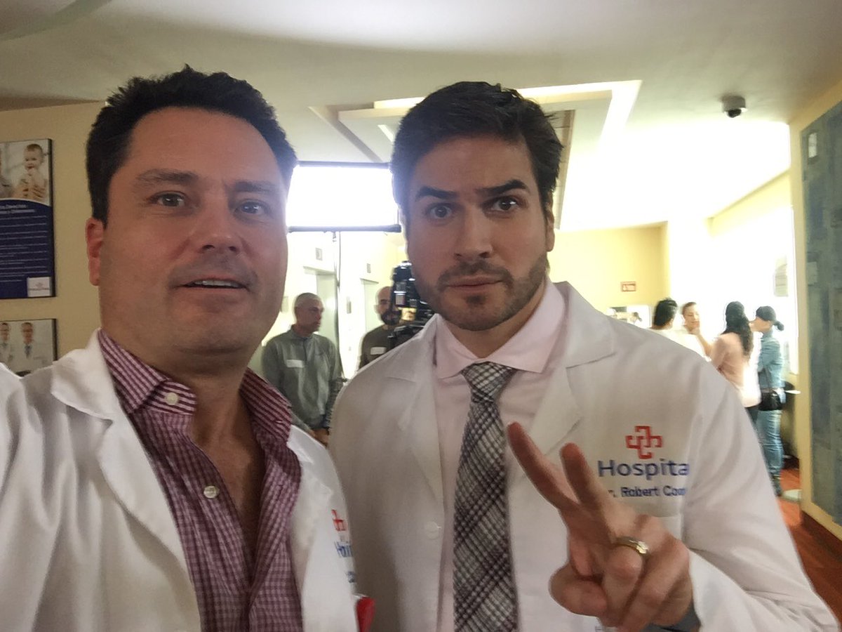 DaniarenasFan's tweet photo. "@FanDaniArenas Gracias siempre por consentirnos a tod@s con fotitos con @DanArenas 😍😍😍😍 Abrazos para los dos😘😘  #CompromisoOppa https://t.co/gzBHzGSNY5
