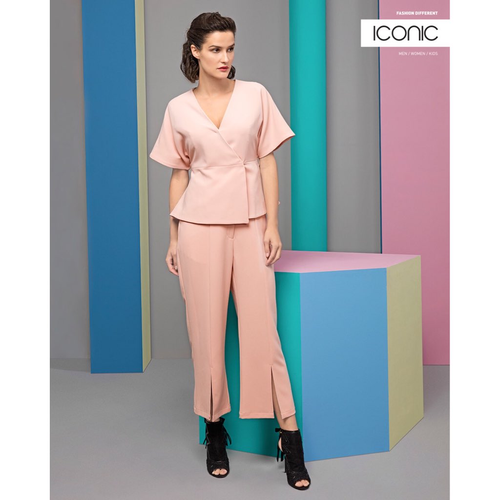 Just a little bit of peach to get you through the week! Fashion lovers- shop your favorite look at a store near you.
#iamiconic