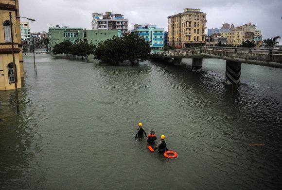dayananatacha92's tweet photo. El mar #Habana adentro @cubadebate comparte instántaneas #FuerzaCuba que pronto saldremos de esta https://t.co/JsPlMdnsgo