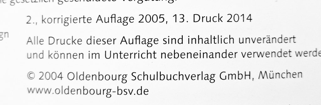 holfelder's tweet photo. Schock. Das "aktuelle" Informatiklehrbuch Gymn. 6/7 in Bayern ist von 2004, unverändert! #BeforeiPhone #GoogleIPO https://t.co/ASqUXFSKSV https://t.co/Qivp4r1abZ
