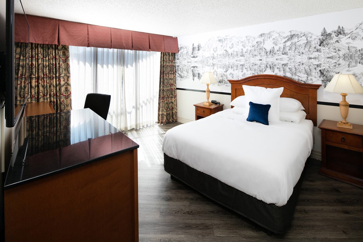 HotelRL's tweet photo. It's time to #giveback to your local community. Donate $100 & earn a free night's stay: https://t.co/Q6IPDMHbal #ProjectWakeUpCall https://t.co/lCZfXBCMlJ
