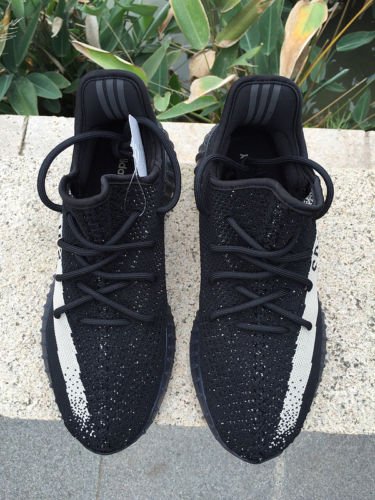AbbyTauchert's tweet photo. #Fashion Free Shippig #YeezyBoost350 #Yeezy #BoostV2 Core Black White kanye BY1604 SIZE:7 8 8.5 9.5 https://t.co/AR5Z9rrVRc #Shoes https://t.co/Ak0Dv6Sgjl