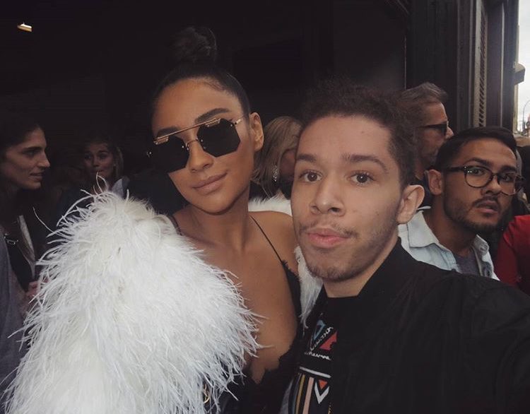 PL_ShayMitchell's tweet photo. 📸 | Nowe zdjęcia Shay z fanami w Nowym Jorku https://t.co/HTAWwxInQH