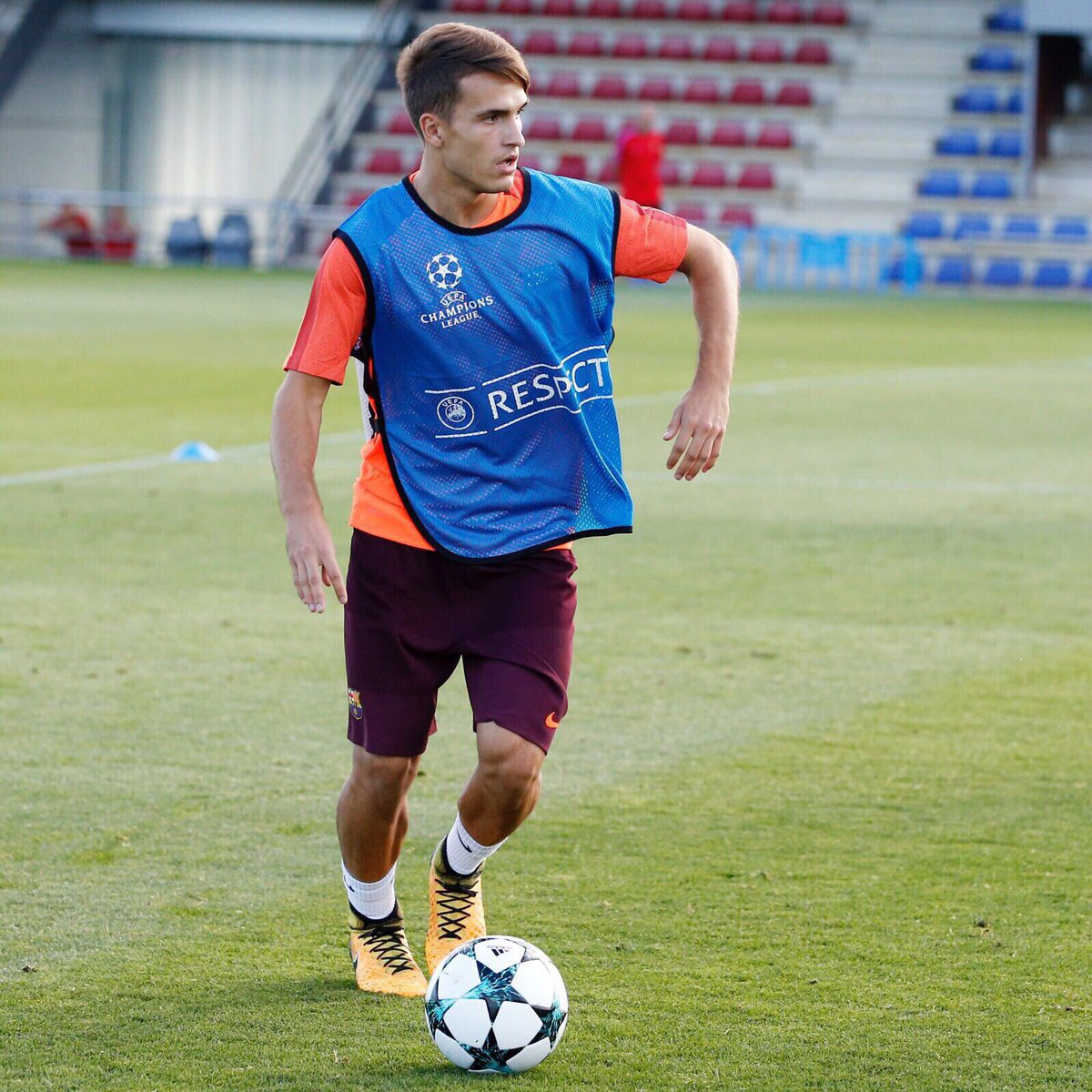 DenisSuarez6's tweet photo. Empieza el reto! #UCL #BarçaJuve https://t.co/zD945NWtJG