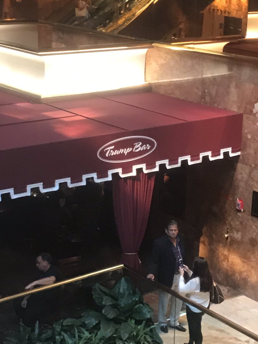 Chilling at trump tower in the trump bar #DonaldTrump #MakeAmericaGreatAgain #budlight #trumptower #USA