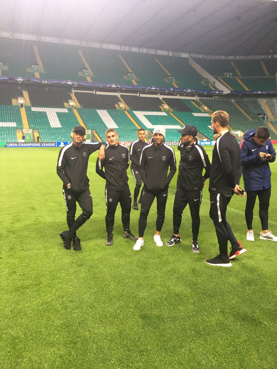 PSG_inside's tweet image. Nos parisiens sur la pelouse du Celtic Park 🏟 #LETSDREAM