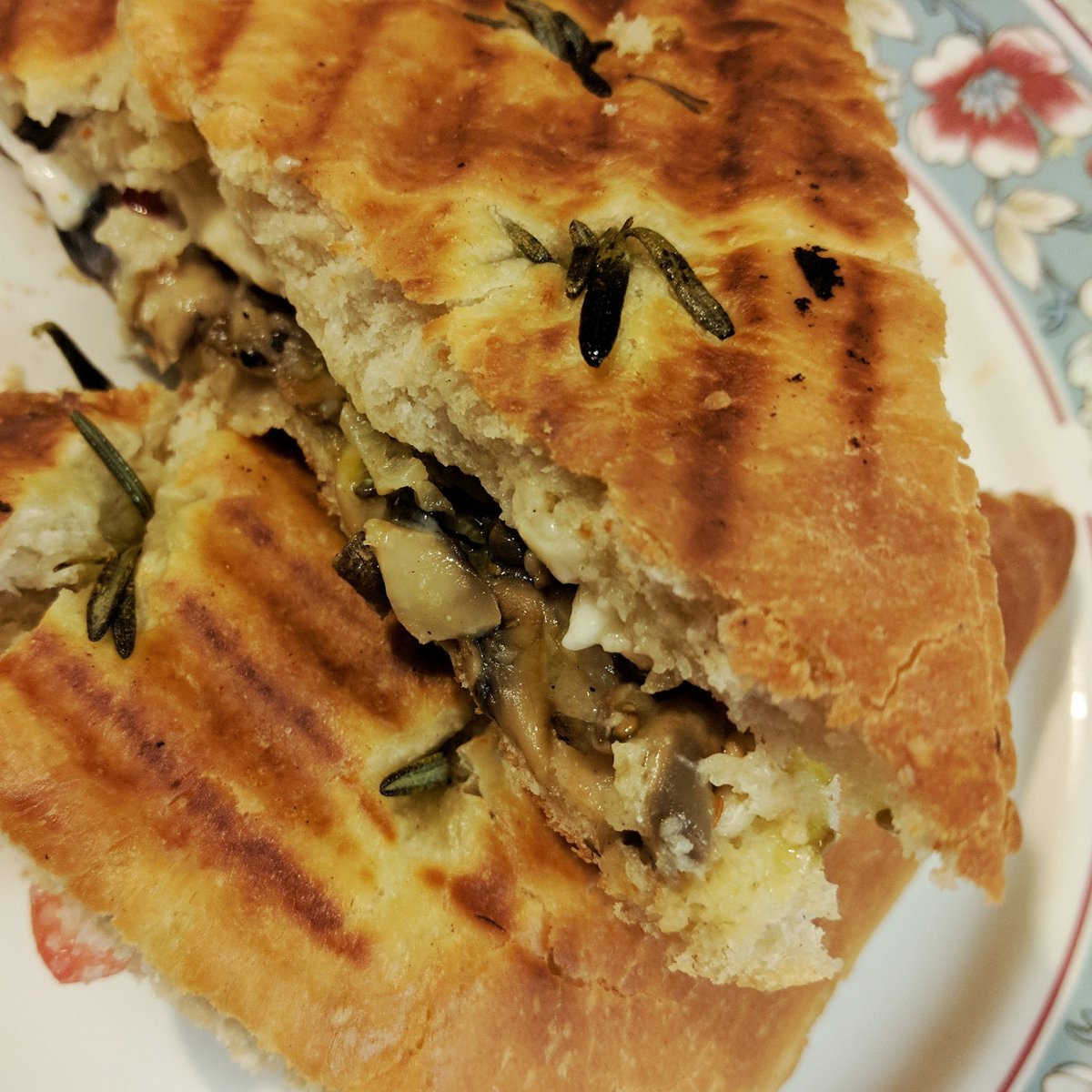 desibakerboy's tweet photo. Did you get a slice of focaccia at #w5foodmarket? I'll be back next month for @EatMeDrinkMeLDN #welovecheese event 8 Oct #ealing https://t.co/hEphzWtTdc