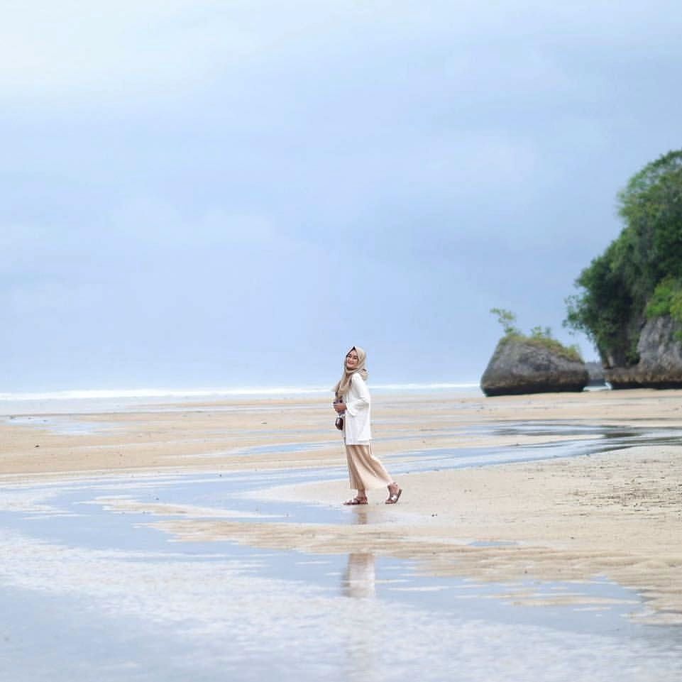 MalangChannel's tweet photo. .
📷 : @hannanassady
••
Loc : Pantai Clungup - Kab.Malang
⏩ (klik peta lokasi diatas foto) ⏪
.
#pantaiclungup #pant… https://t.co/PaAxYan3zx https://t.co/uUS1nyfUOm