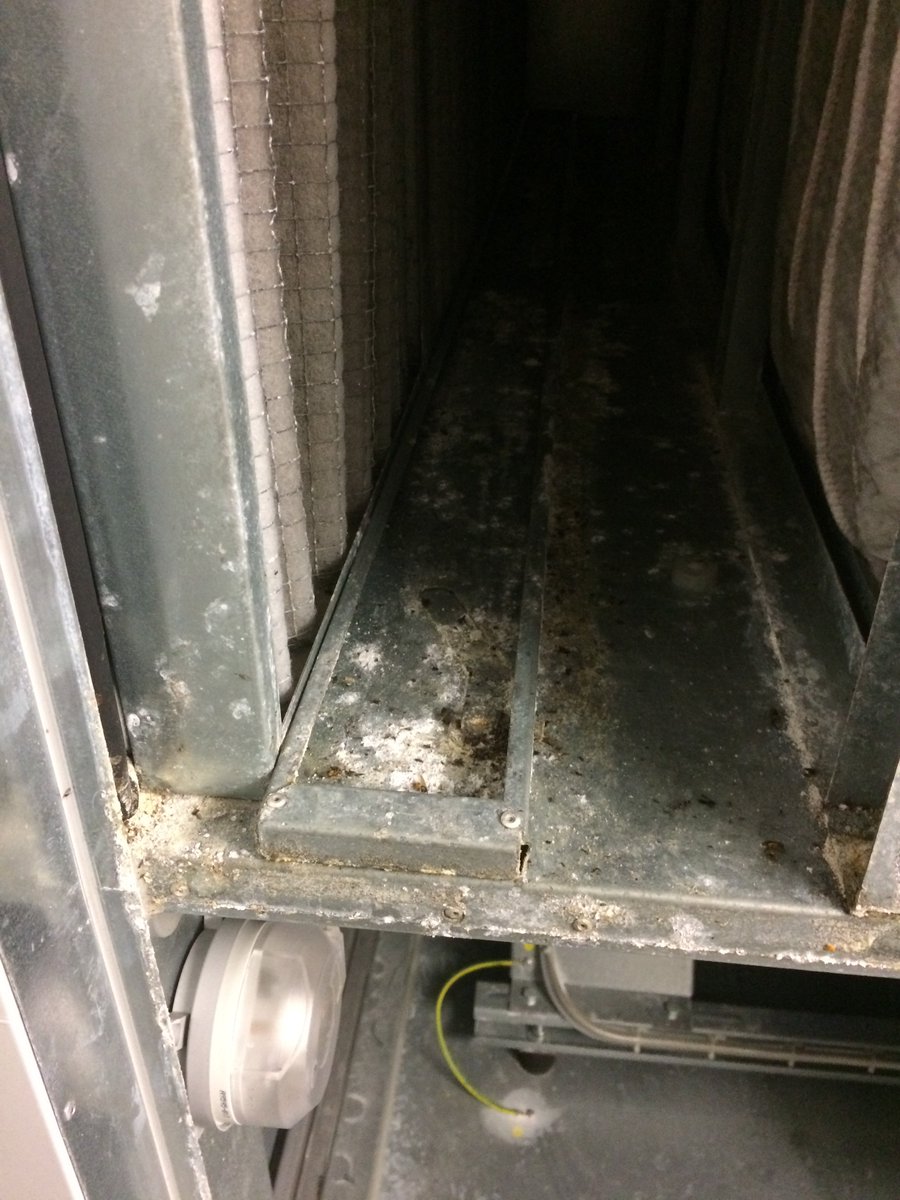 Isofilter_ESP's tweet image. Central de tratemiento de aire en una escuela. ¿Crees que deberías cambiar los #filtros? ¿Se debe limpiar el CTA? bit.ly/2fdPgg0