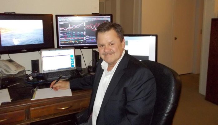 AndrewHigsdrew's tweet photo. #AndrewHiggins interview #TheBubbaShow Wed 9/13/2017 2pm est #Gold #Silver #Mining #USD #TNGL #MRTMF #RCCMF #DOLLF https://t.co/lR3JckP38x https://t.co/gZExrfqVy9