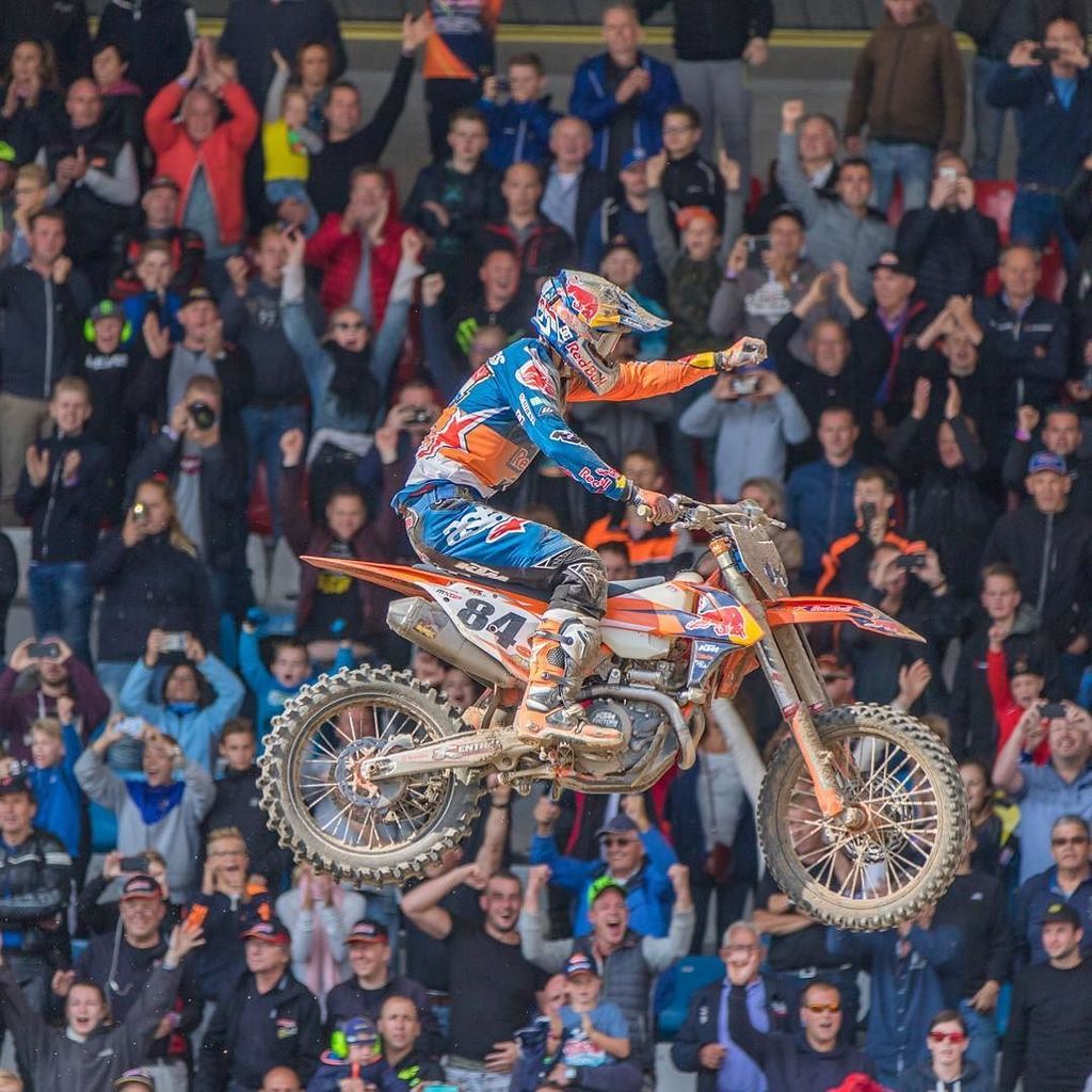 PirelliMX's tweet photo. .The sweet feeling of victory in front of your home crowd. @jeffrey_herlings84 dominated the MXGP of Netherlands #pirellimx #scorpionmx #mx… https://t.co/BOzvEB9i1g