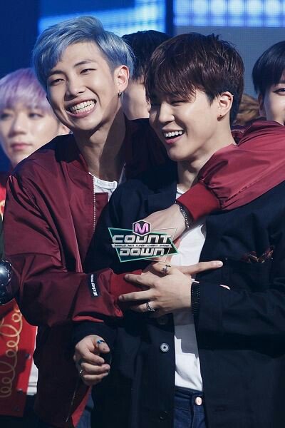 Jimin_Paraguay's tweet photo. Feliz cumpleaños a nuestro líder!😭🎉 Nunca olvidemos que no hay aRMy sin RM 💜💫
#HappyNamjoonDay #HBDNamjoon 
•moonchildlover🌙 https://t.co/pAgBbC8B5X