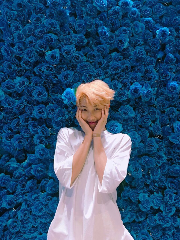 isayana34's tweet photo. #HappyNamjoonDay 남준오빠 el mejor lider,un buen amigo,lucha por sus sueños,es confiable es un ejemplo a seguir ❤️ https://t.co/pb7MMXsJ1x