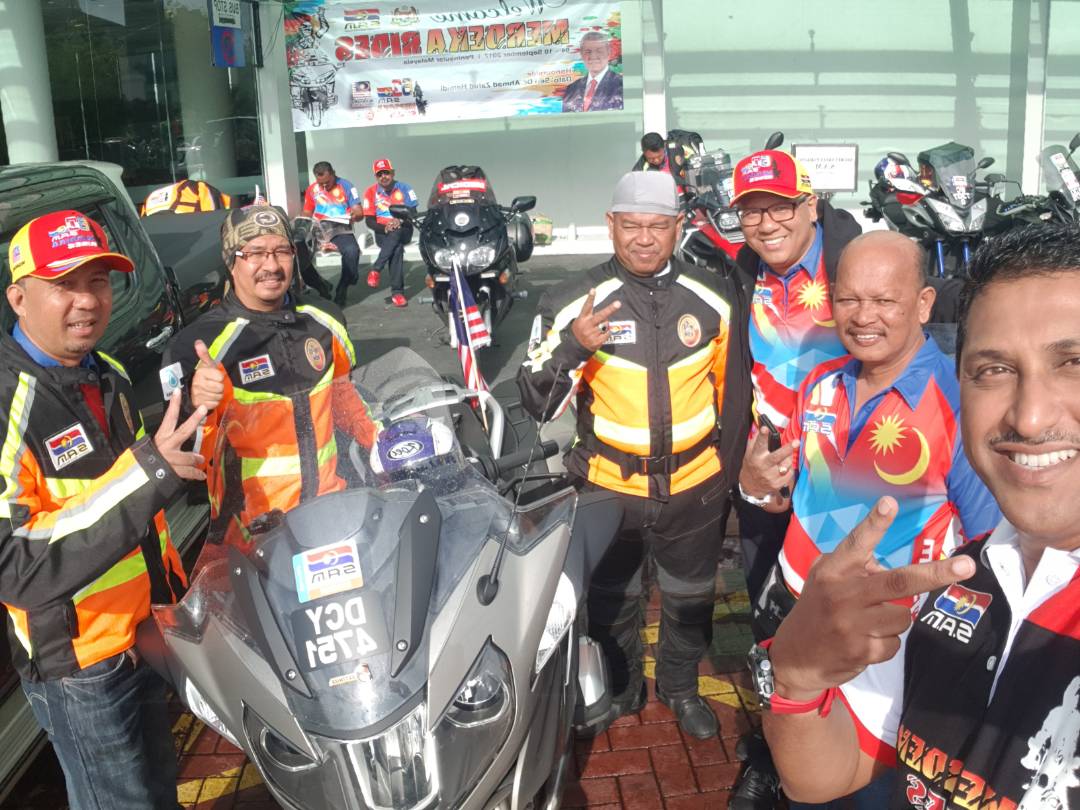 TheCyberway's tweet photo. #SAMKL #SAMkualaLumpur #Malaysia #tpm #bikers #KL2017 #GreenHatsTech #ZahidHamidi #ZiaullahMirza #giatmara #jeliGIATMARA @Zahid_Hamidi https://t.co/B8d0dsXufM