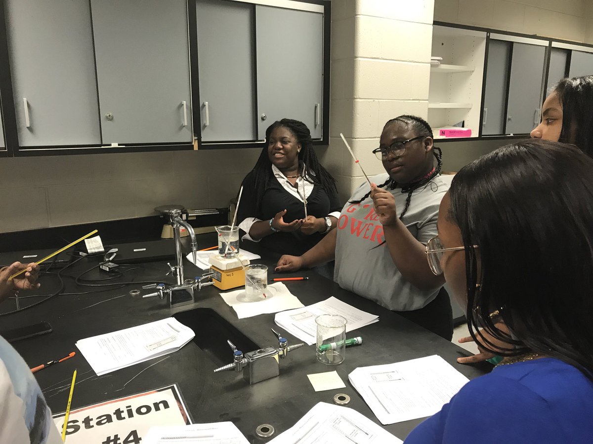 MrHillNPS's tweet photo. Everyone’s favorite day. Measuring with metrics!!! @ICNHS_SCIENCE https://t.co/i9bRKOmAU1