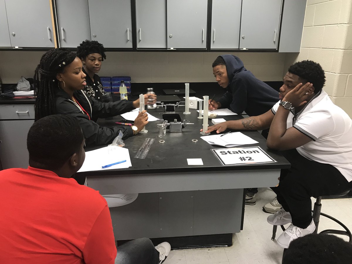 MrHillNPS's tweet photo. Everyone’s favorite day. Measuring with metrics!!! @ICNHS_SCIENCE https://t.co/i9bRKOmAU1