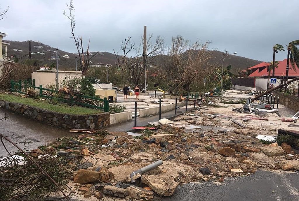OM_Meteorology's tweet photo. مجمل ضحايا اعصار #irma كانت 5 دول واكثر من 10 جزر في البحر الكاريبي.
وجزيرة سان مارتن كانت الاشد تأثيرا من الاعصار ودمرت نسبة 95% من الجزيره https://t.co/zEHxviUF1z