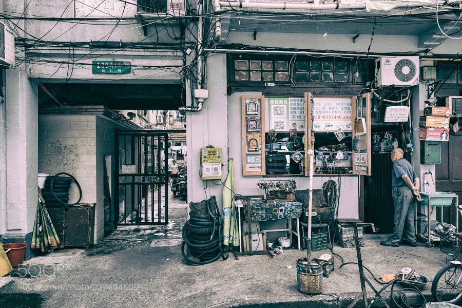 "上海·正在消失的市井生活1". #BelieveInFilm #FilmPhotography #FilmsNotDead [ift.tt/2wkCulq]